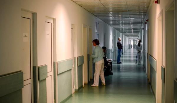 Biletul de trimitere ar putea fi eliminat pentru pacienții cronici. Ce schimbări pregătește Guvernul