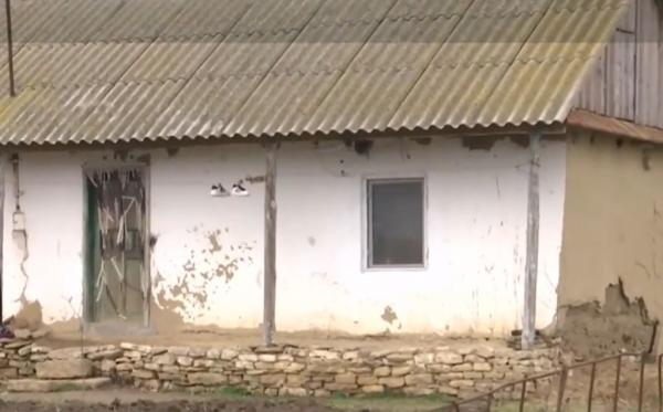 Copilul de trei ani din Tulcea, ucis în bătaie sub ochii mamei sale. A fost "uitat" în pat timp de 2 zile