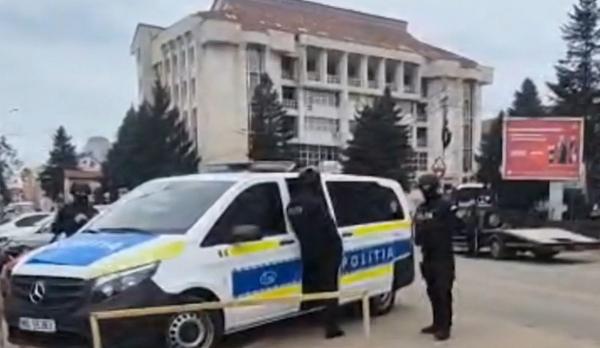 Noi dezvăluiri în dosarul fetiței internate la „Marie Curie” din București. Mama şi iubitul ei, reţinuţi