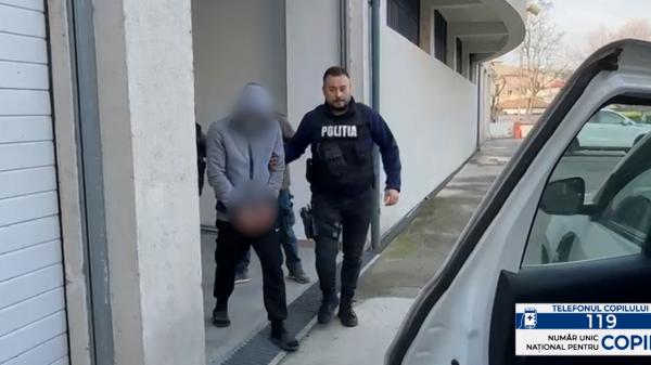 Copilul de 3 ani ucis cu făraşul de iubitul mamei, torturat ore în şir, de faţă cu femeia