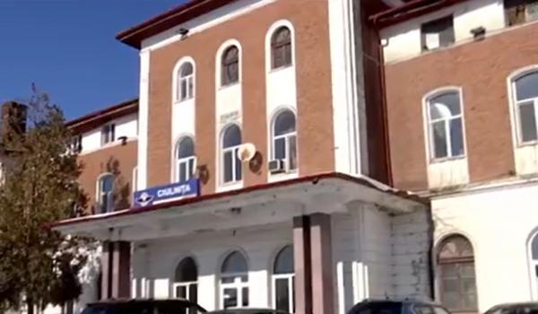 Cearta între instituţii ţine blocată modernizarea unei gări esenţiale, veche de 140 de ani