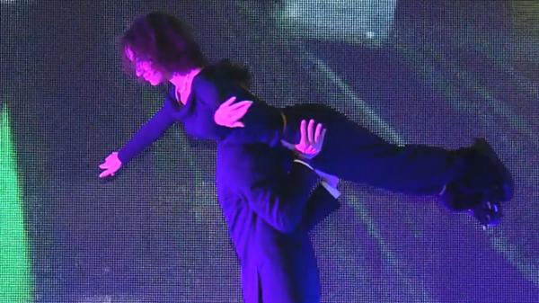 Balul bobocilor, în stil american. Adolescenții care se luptă pentru titlul de Miss și Mister