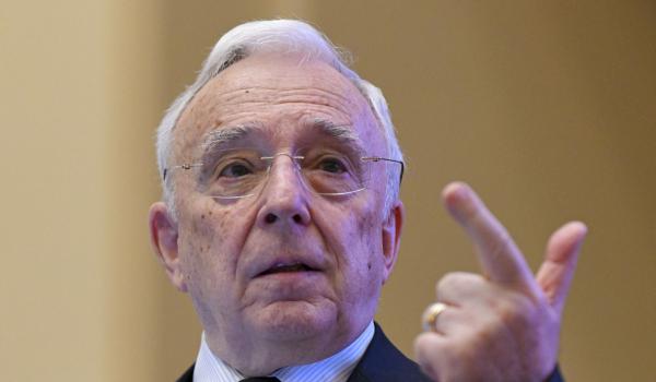 Mugur Isărescu anunță când ar putea trece România la Euro