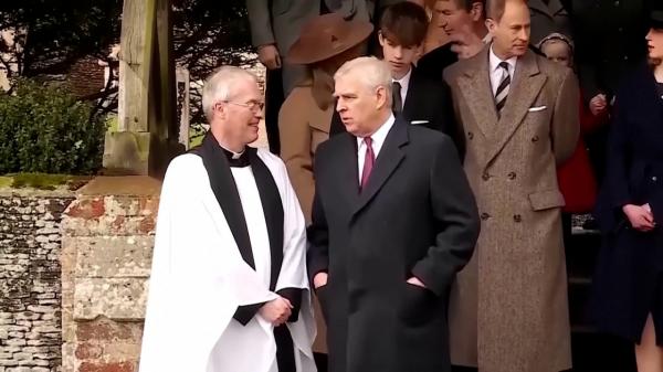 Fostul prinţ Andrew, arestat înainte de petrecere. Epstein i-a oferit adolescente, printre care şi o româncă