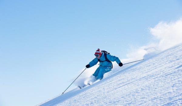 Forfotă mare printre pasionaţii sporturilor de iarnă: "Foarte bune condiţiile de schiat"