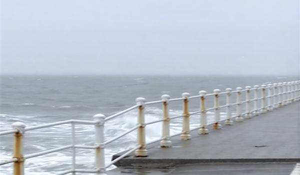 Ger și rafale de 70 km/oră pe litoral. Toate porturile din Constanţa au fost închise, traficul pe A2, limitat