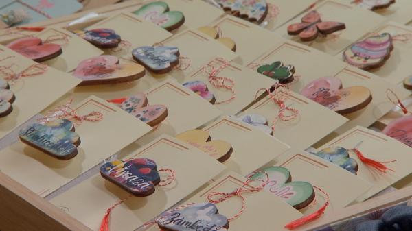 Bărbaţii renunţă la potcoave şi coşari pentru cadouri utile pe termen lung. Ce mărţişoare aleg în 2026