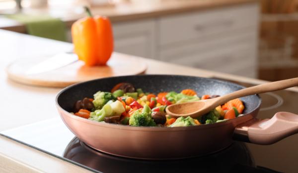 A început Postul Paştelui, cel mai aspru din an. Ce opţiuni alimentare au românii în următoarele 48 de zile