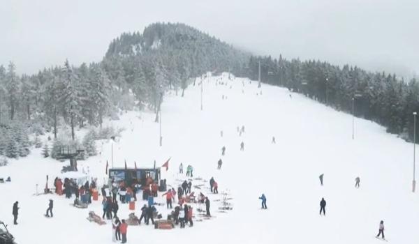 Cât scoate din buzunar o familie cu 2 copii pentru distracţia în cea mai iubită staţiune din Bucovina