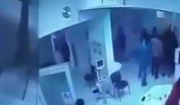 Momentul în care un medic din Borșa este bătut chiar în timp ce încerca să salveze o pacientă