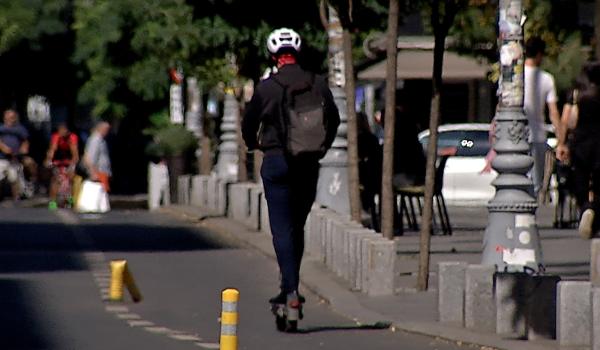 Țara care vrea să interzică trotinetele și bicicletele electrice pentru adolescenți. Vor avea nevoie de permis