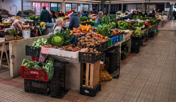 Verdeaţa care a ajuns să coste cât carnea: "Nu prea se cumpără, oamenii zic că nu au bani"