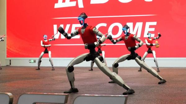 Reacția lui Friedrich Merz la demonstrația de kung fu a roboților umanoizi din China