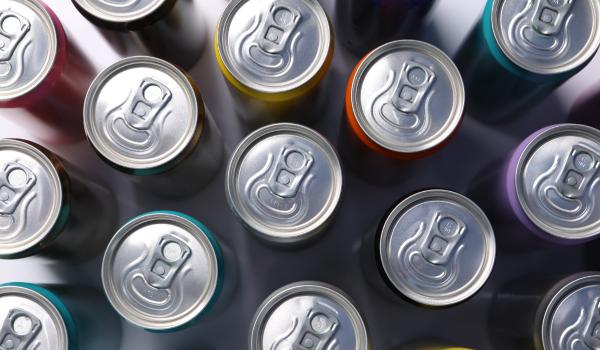 Încă o ţară interzice energizantele minorilor sub 16 ani. Noi restricţii pentru băuturile cu multă cofeină