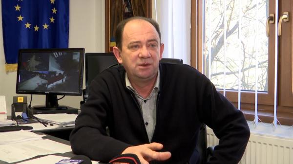 Un primar cu 5 mandate îşi întoarce comuna în comunism: taie curentul. "25 de ani nu a făcut nimic"