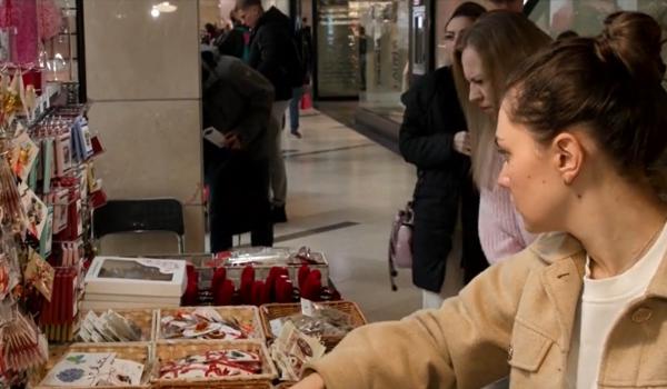 Ce mărțișoare au ales să cumpere românii în acest an: "Vreau să le iau ceva deosebit"