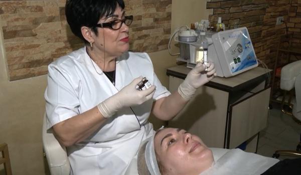 Frumusețea, industrie de milioane. Românii cheltuie până la 800 de euro pe an pentru tratamente