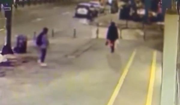 Un polițist aflat în timpul liber a prins un bărbat care a tâlhărit o femeie pe o stradă din Capitală
