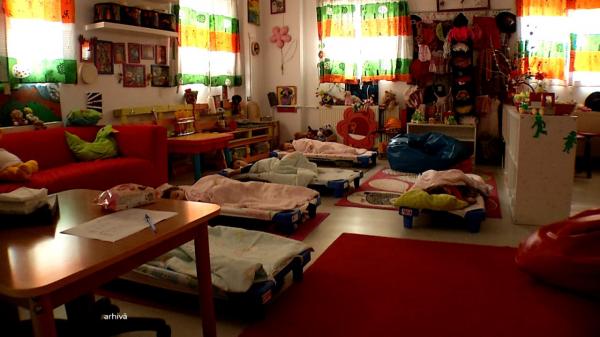 Creșă închisă temporar în Botoșani, după ce 10 copii și o angajată au ajuns la spital cu vărsături