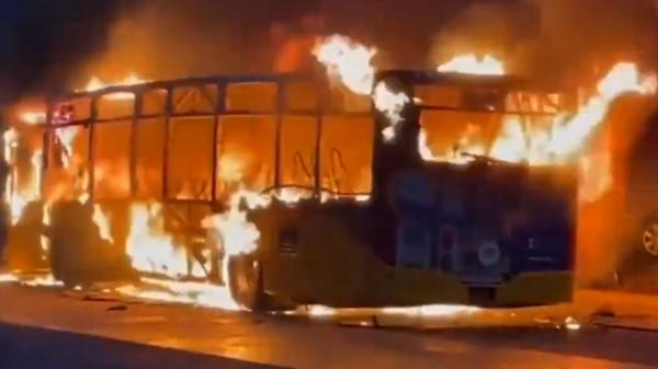 Tragedie în Elveţia. Mai multe persoane au murit, după ce un bărbat a incendiat intenţionat un autobuz