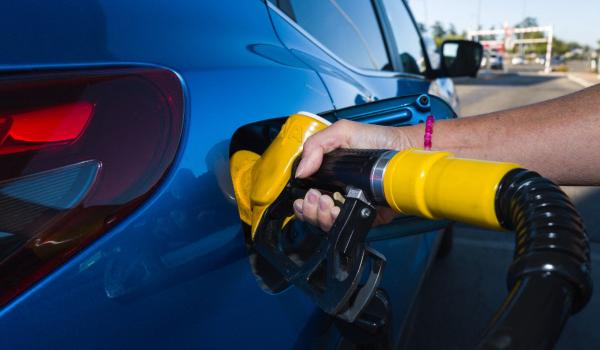 CSAT nu a adus soluţii pentru criza carburanţilor. Care e riscul ca România să intre în recesiune