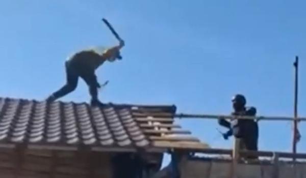 Atacatorul cu sabie și scut din Argeș și-a făcut singur armele. Bărbatul a fost reținut