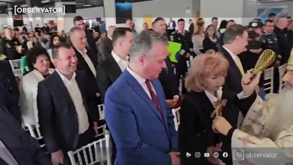 Moment amuzant cu IPS Teodosie şi primarul Constanţei, la inaugurarea terminalului de la Mihail Kogălniceanu