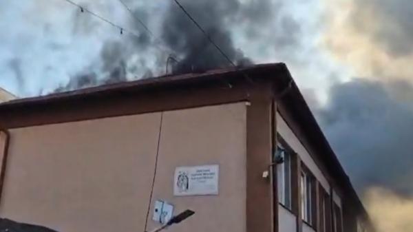 Incendiu la un centru de plasament din Aiud: "Am deschis geamul şi numai fum negru ca norii"
