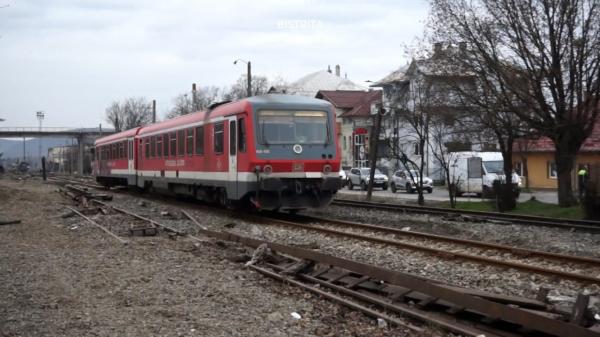 O femeie din Bistriţa a murit călcată de tren. Avea căştile în urechi și se grăbea să prindă autobuzul