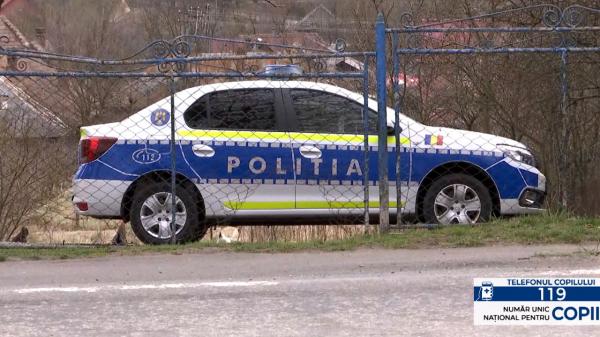 "Poliţia mi-a închis telefonul". Vecinii fetei abuzate de părinţi spun că asistenţii sociali ştiau de abuzuri