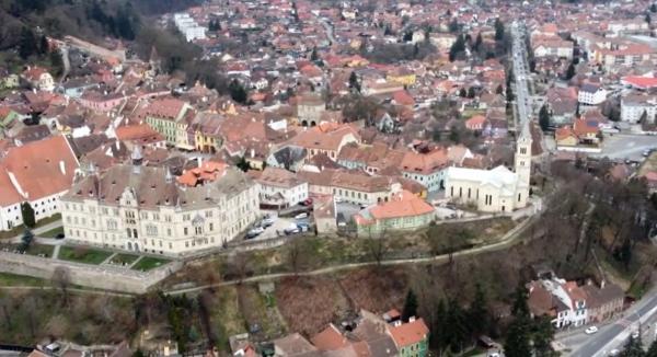 Cetatea Sighișoarei se prăbușește din cauza traficului. Mii de camioane zguduie zilnic monumentul UNESCO