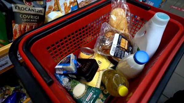 "Situația este foarte gravă". Urmările crizei carburanților: concedieri și scumpiri