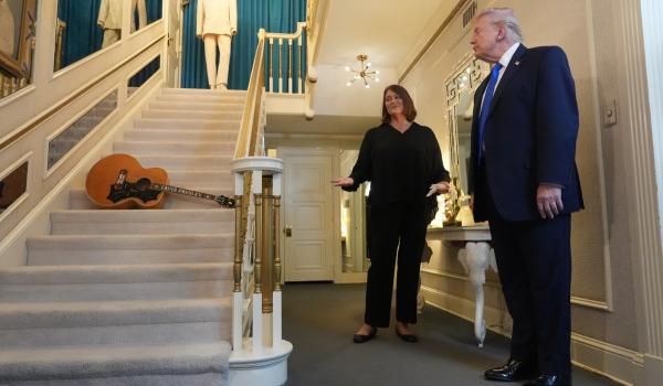 Donald Trump, în vizită la reședința lui Elvis Presley. Președintele SUA a recunoscut care este piesa favorită