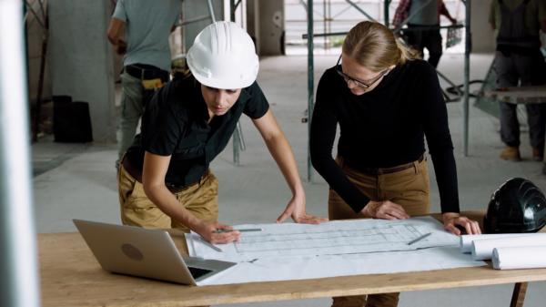 4 din 10 antreprenori din România sunt femei. Prejudecăţile, cea mai mare provocare