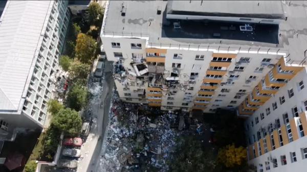Blocul distrus în urma exploziei din Rahova, la un pas de demolare. Nimeni nu vrea să-l pună în siguranţă