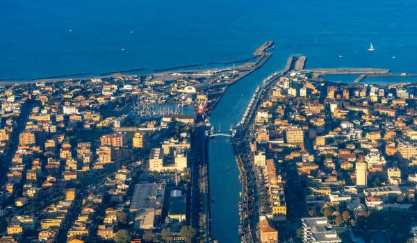 Românii din Italia vor să fie recunoscuţi drept comunitate naţională minoritară. Ce drepturi ar putea avea