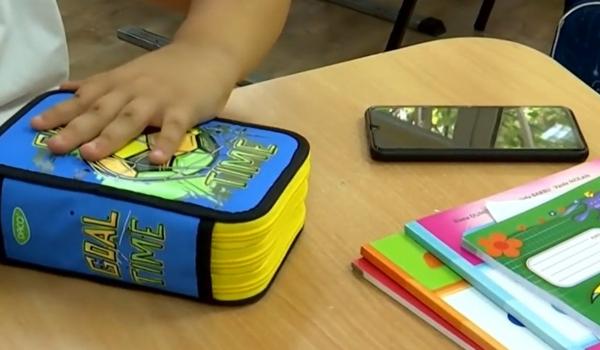 Durerile de spate nu mai ţin cont de vârstă. 8 din 10 elevi nu stau drepţi în bancă sau la birou