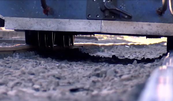 Șină ruptă între Brașov și Sighișoara. Trenuri oprite în câmp și întârzieri în lanţ