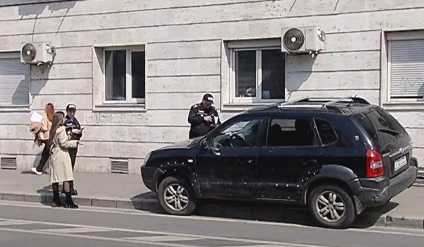 Operaţiune de amploare pentru ridicarea maşinilor parcate ilegal: "Avem nevoie şi de bun simţ"