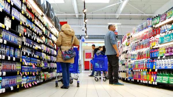 Ce este "taxa roz". De ce femeile plătesc mai mult decât bărbaţii pentru produse similare