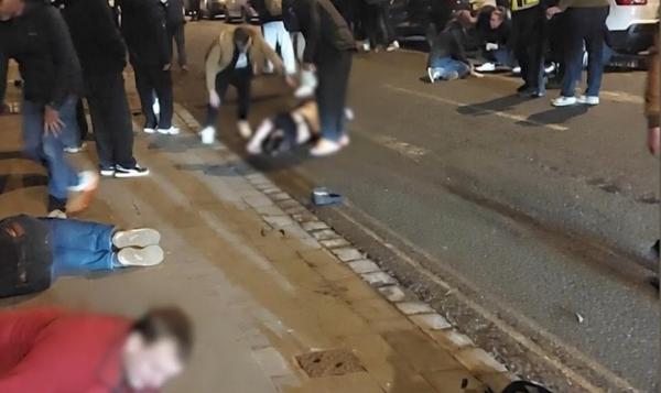 Scene de groază în Marea Britanie: 20 de oameni, răniţi după ce o maşină a intrat în mulţime