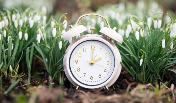 România a trecut la ora de vară. Care sunt provocările şi riscurile pentru sănătate