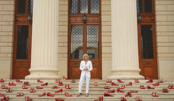 Dragostea poartă pantofii roșii. Primul Shero Talk cu public, o discuție cu părintele Vasile Ioana