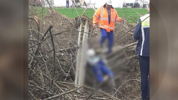Un muncitor de 51 de ani a murit după ce un stâlp de ciment a căzut peste el, în Gorj