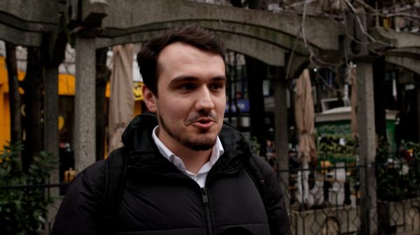 "Este generația cea mai anxioasă din istorie". De ce ne simțim tot mai singuri, deși suntem online non-stop