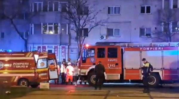 Incendiu puternic într-un bloc din Bucureşti. Un bătrân a fost găsit mort în locuinţă
