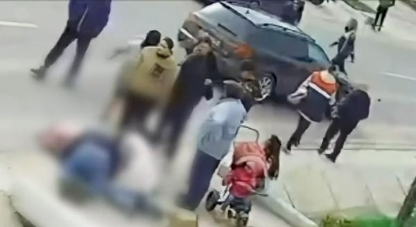 O studentă şi un poliţist, îngeri pentru copilul de 4 ani din Bacău spulberat de maşină. Cum l-au salvat