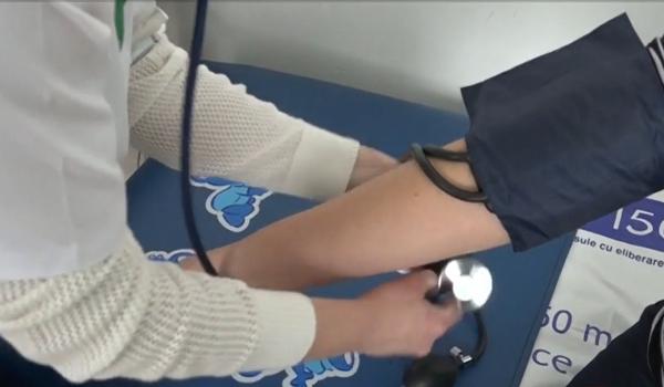 Cât ajunge să piardă anual un pacient cronic după ce prima zi de concediu medical nu mai este plătită