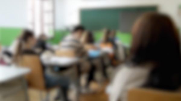 Profesor de engleză din Galaţi, reţinut după ce ar fi abuzat sexual două eleve de 13 ani
