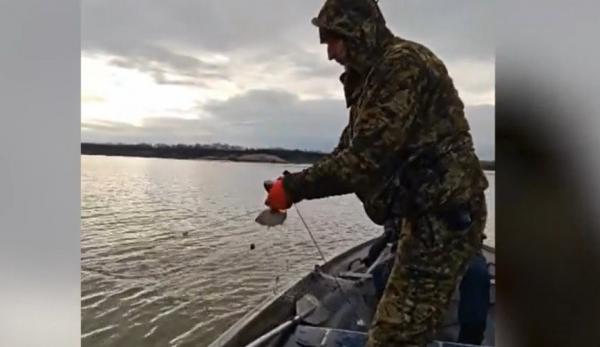 Razie pe râul Olt: zeci de plase ilegale și 120 kg de pește, descoperite de polițiști